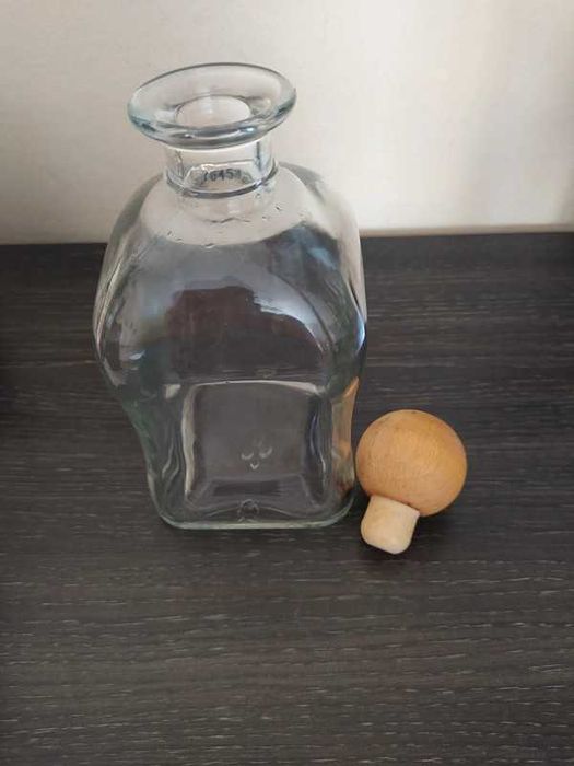 Karafka , butelka znakowana i numerowana