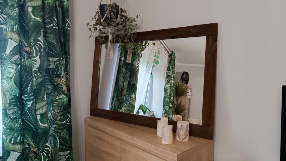 Lustro w starej ramie duże