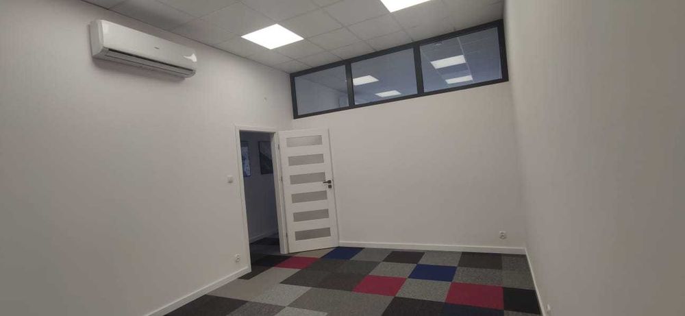 Lokal z poczekalnią i pom. socjalnym na wynajem w kompleksie Skwer Banino z dogodnym parkingiem
