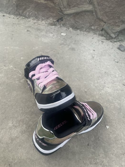 Дівчачі кеди Heelys з роликами