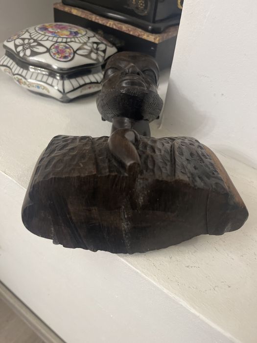 Stara drewniana figurka