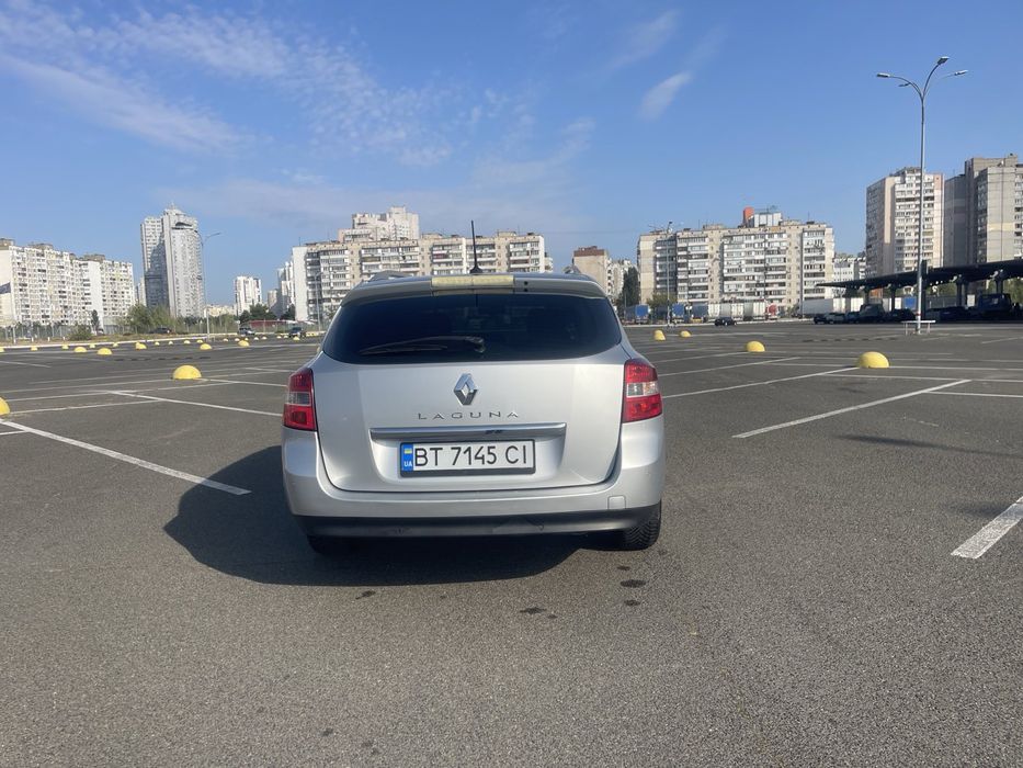 Рено Лагуна 3модель 2010р універсал пригнана з Європи