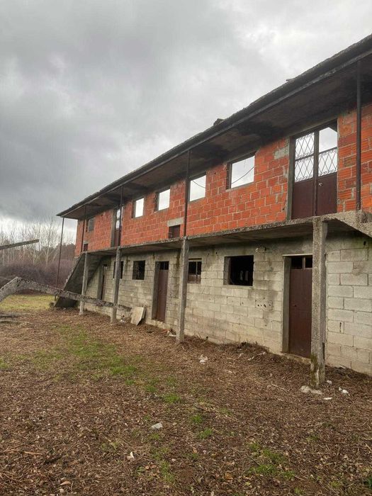 Vende-se Moradia c/ Terreno