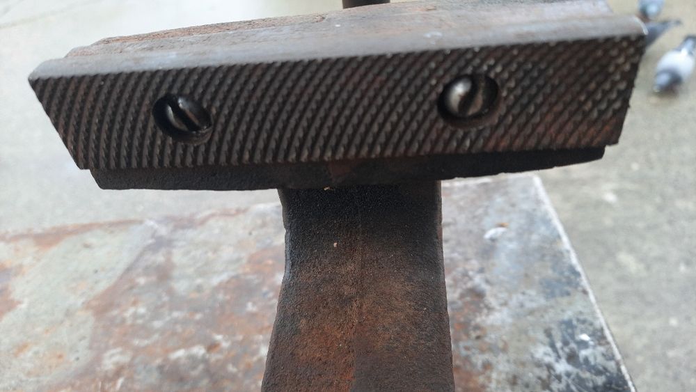 Продам тіски слісарні