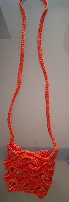 Suporte para copo com alça de pescoço.