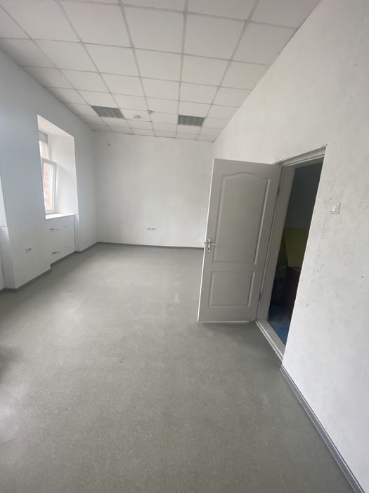 Продаж під магазин /офіс район ринку - Фасад