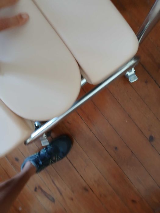 Cadeira com rodas para higiene, praticamente nova