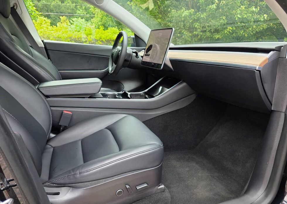 Tesla Model Y Long Range      2021