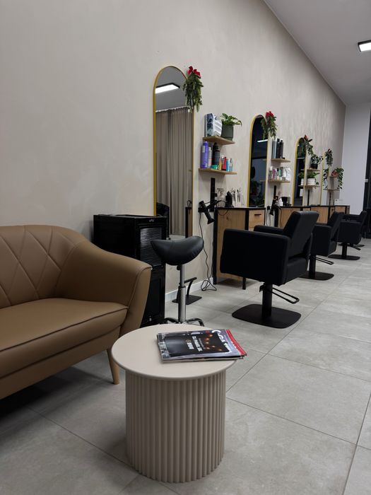 Stanowisko fryzjerskie i manicure na wynajem Czerwone Maki Ruczaj