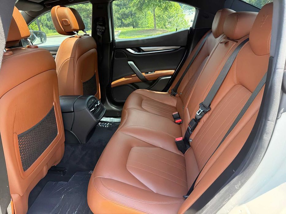 Maserati Ghibli      2019