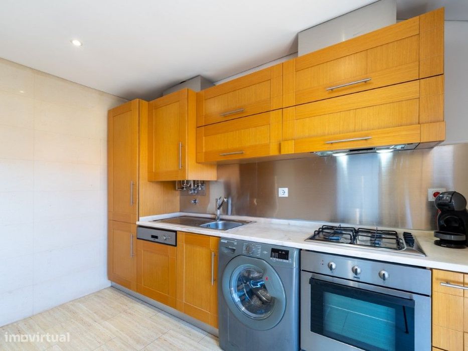 Apartamento T1+2 para arrendamento sem móveis, em condomínio privad...