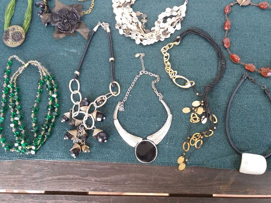 Carnaval roupas peluches relógios colares ténis