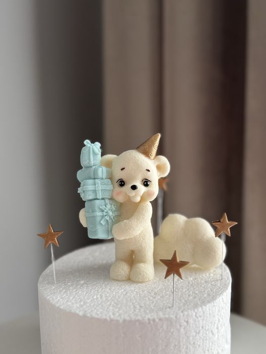 Miś z prezentami Figurka na tort