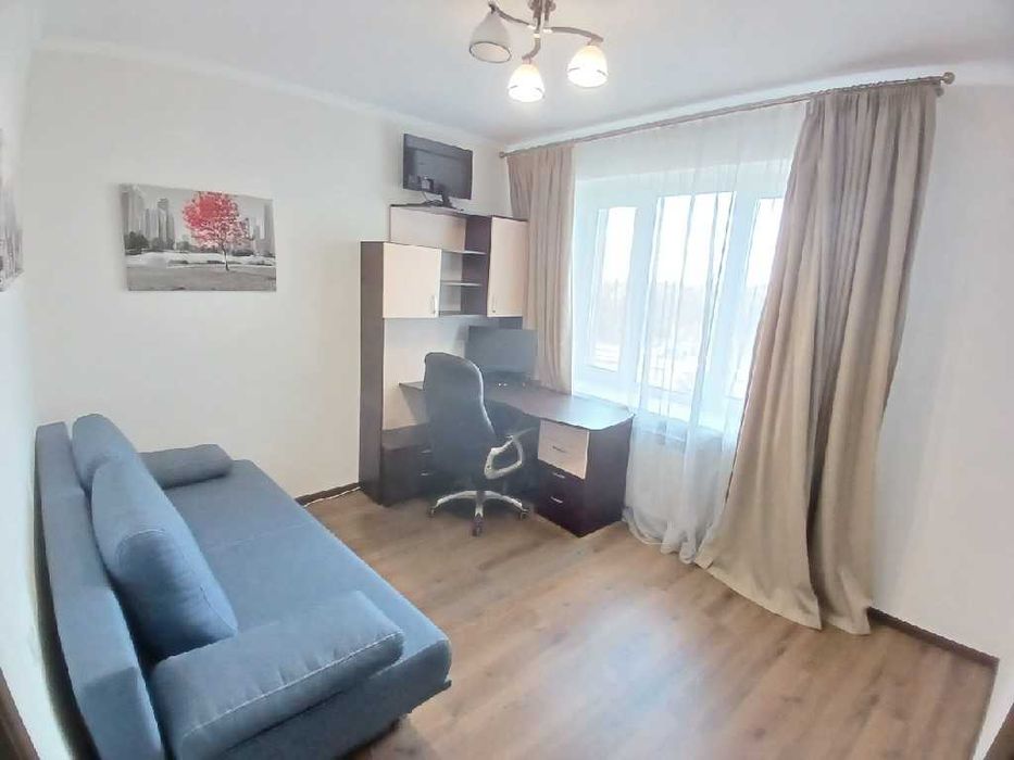 Будинок 2002 року Вул.Бальзака,4. ТРЦ «Глобал UA» 3к.кв. 7й пов. 90 м2