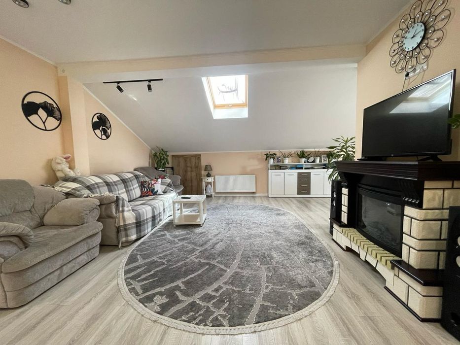 Продам 2к+ кузня студія .Озерна