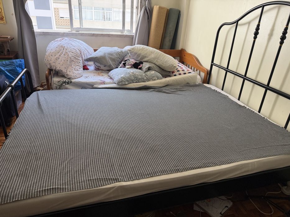 140*200 bed frame , if need mattress extra amount 100 euro. Not deliver need to collect by yourself.