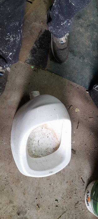 Urinol da roca como novo