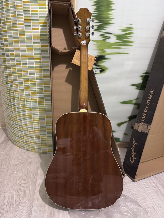 Гитара нова Epiphone