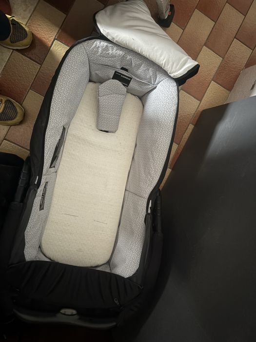 Alcofa de bebe com base para carro