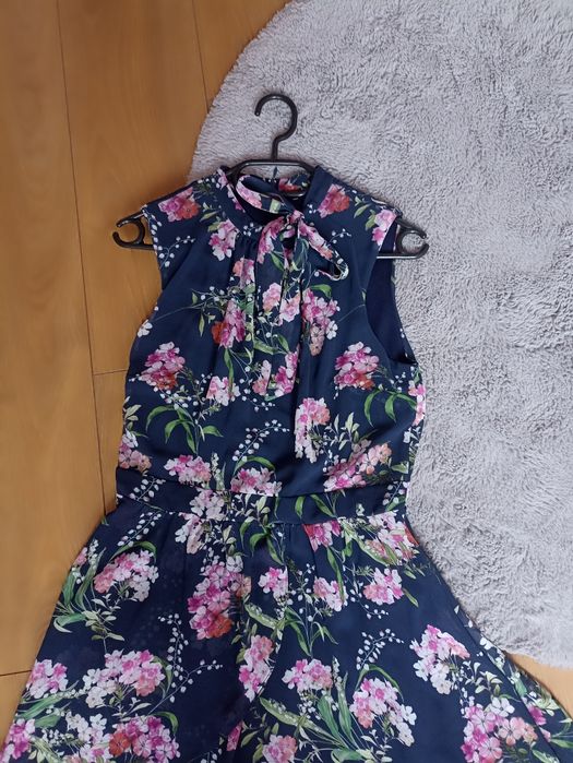 Sukienka kwiaty 38