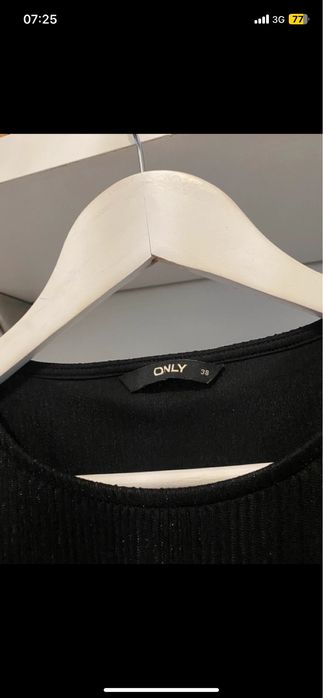 Czarna pilsowana bluzka