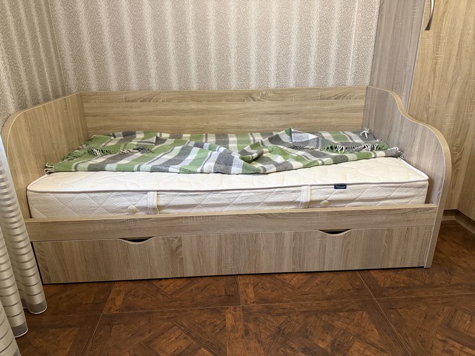 Продам односпальную кровать