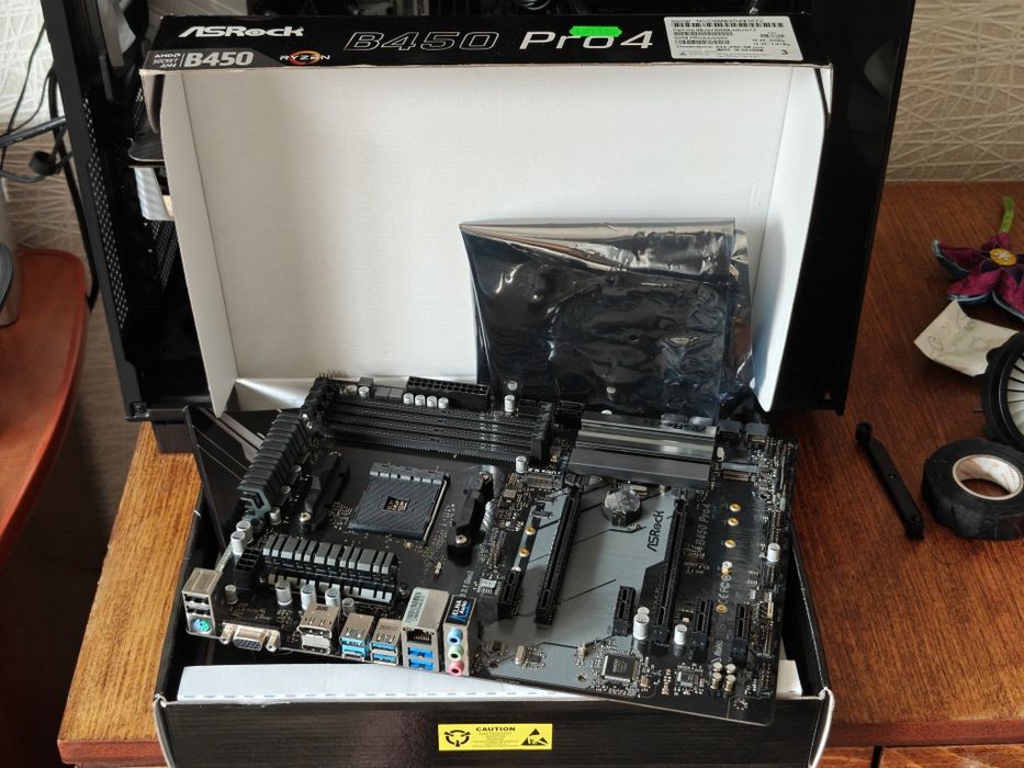 Материнська плата AsRock B450 Pro4