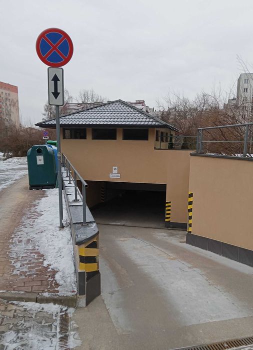 Sprzedam miejsce w garażu – Kraków, Ruczaj, ul. Grota-Roweckiego 51B