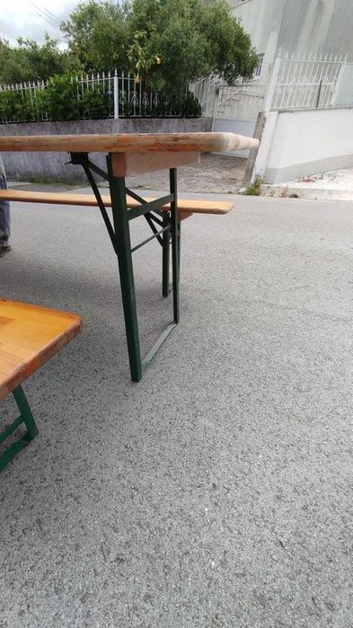 Mesa e Bancos Desdobráveis em Madeira Maciça