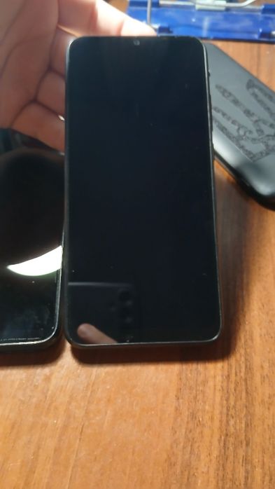 Продам два телефони