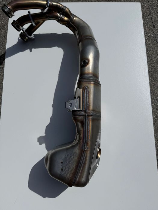 Yamaha MT-09 SP 2025 – Escape Original OEM Completo