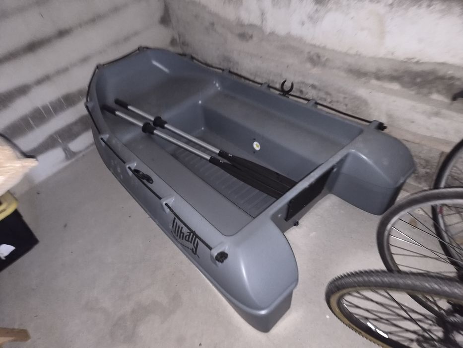 Barco auxiliar Whally 210