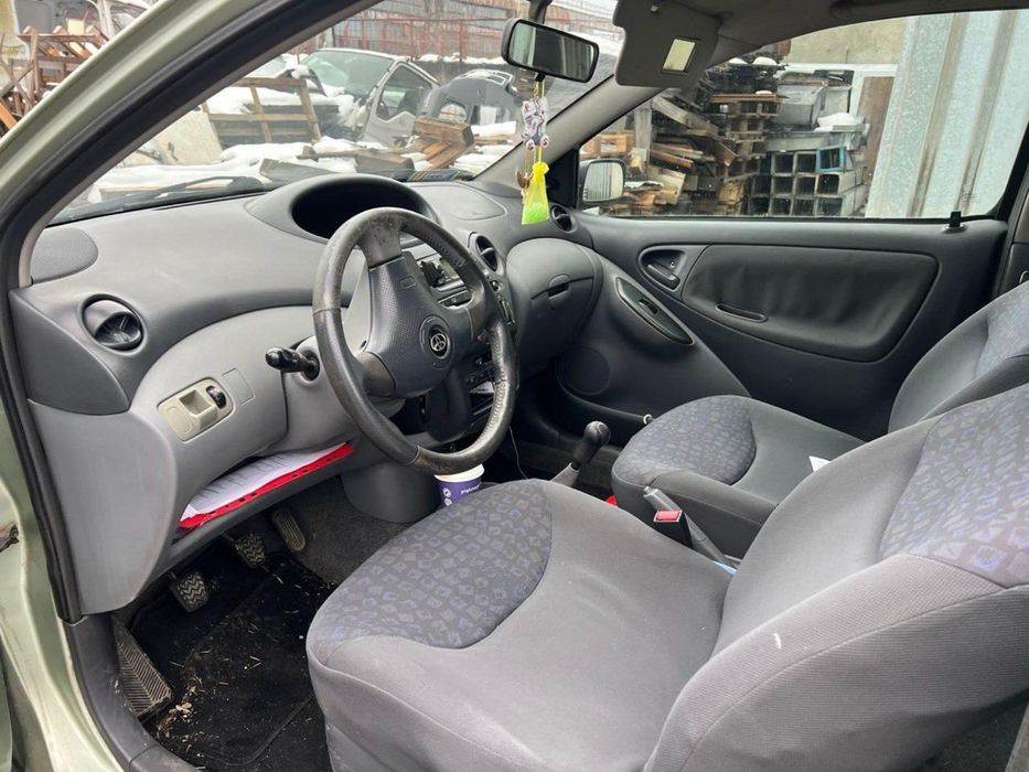 Продам тойоту яріс