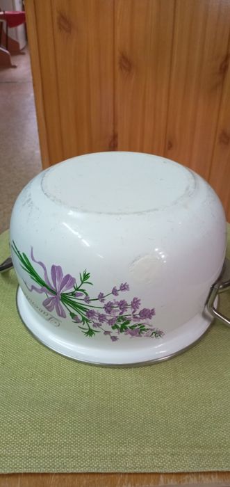 Кастрюля 3 л эмалированная в горошек,новая,  времен союза