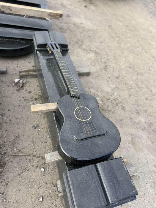Гітара з граніту