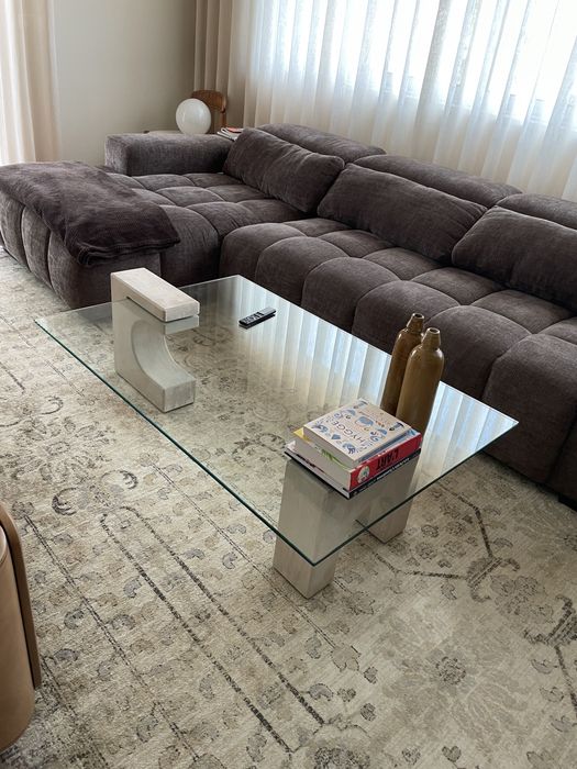 Mesa de centro em vidro com base de Mármore