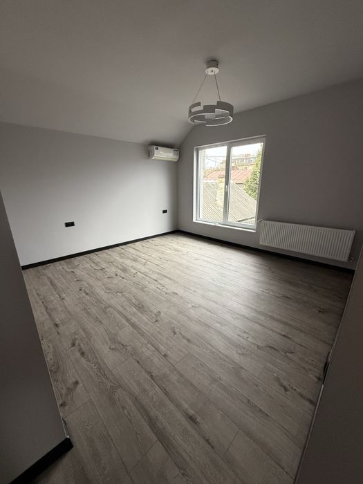 Приватний будинок (особняк) в центрі міста, ВЛАСНИК