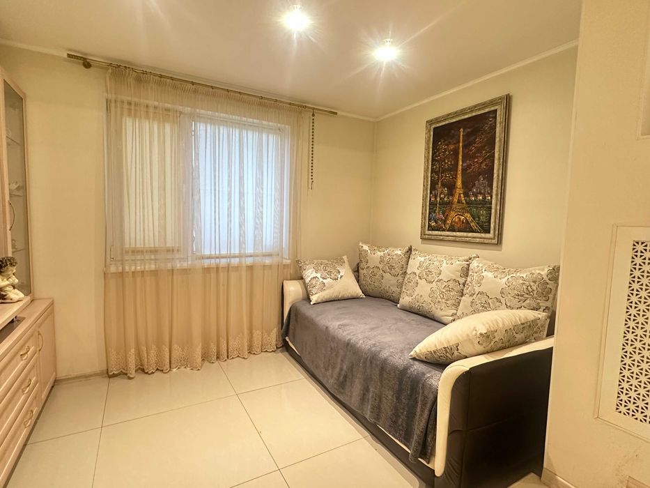 Продам 3-кім. квартиру вул. Марка Безручка 25 / метро Берестейська/