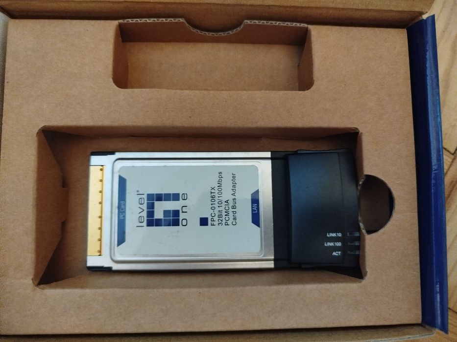 Placa de rede PCMCIA (CardBus) da marca LevelOne (modelo FPC-0106TX)