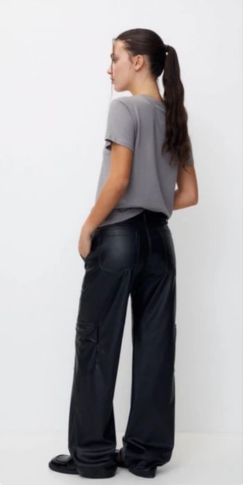 pull&bear шкіряні штани з карманчиками