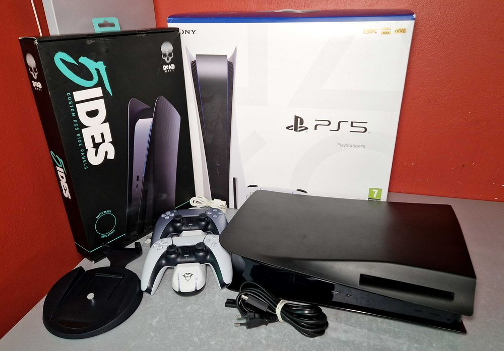 Konsola Playstation 5 825GB z napędem+ 2 pady+ akcesoria