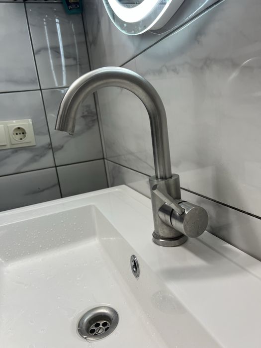 Стильний змішувач з нержавіючої сталі