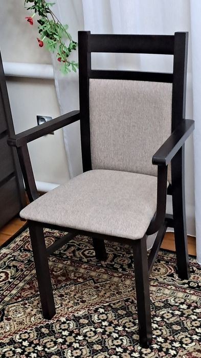 Elegancki stolik kawowy i krzesło