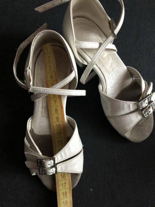 Бальні туфлі для дівчат