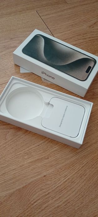 Caixas Apple Mac e iPhone