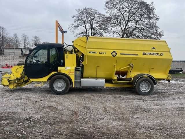 Samojezdny wóz paszowy paszowóz Sgariboldi MAV 5217