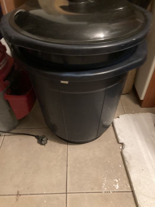 Baldes da armazenar ou para reciclagem ou como vasos