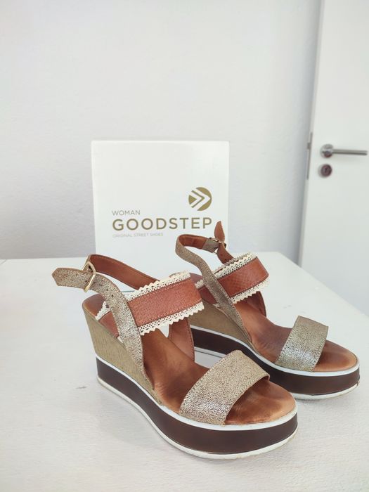 Sandálias de Cunha Goodstep em Pele Tamanho 40 Salto Alto Compensado