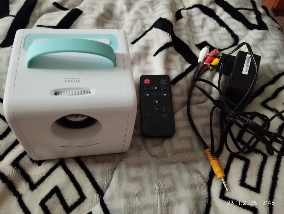 Kid's story projector