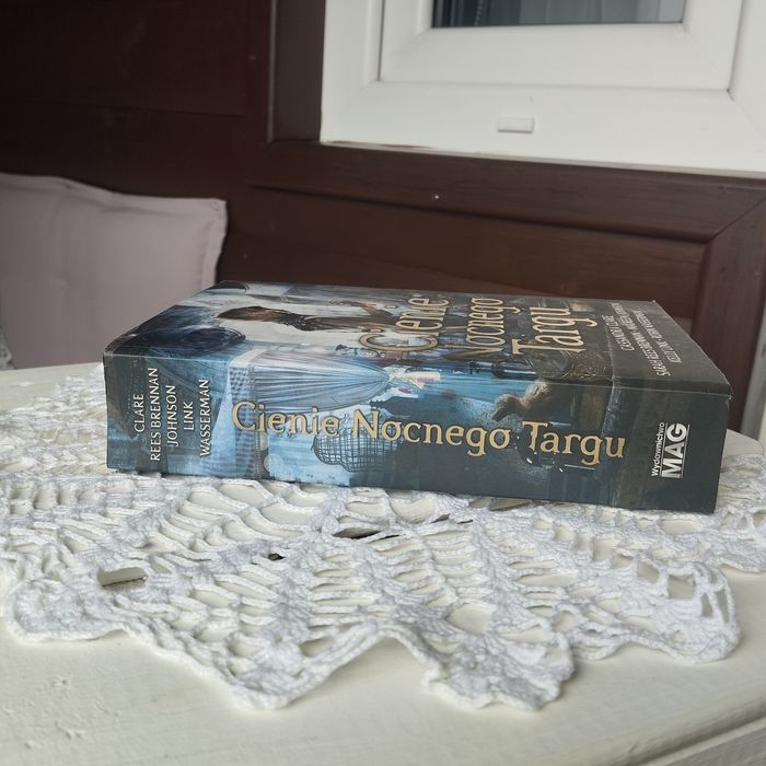 Czerwone zwoje magii Cassandra Clare